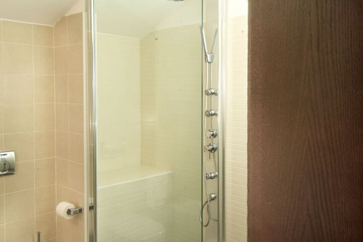 Room 16 of 31