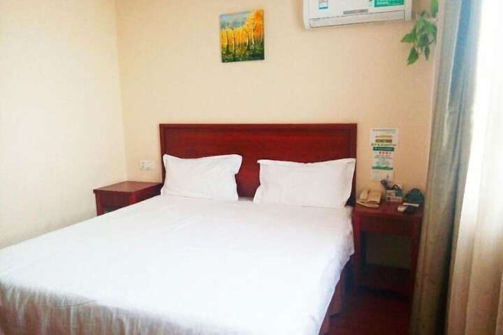 Room 13 of 29