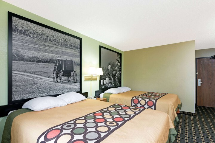 1 Queen Bed (3 of 12)