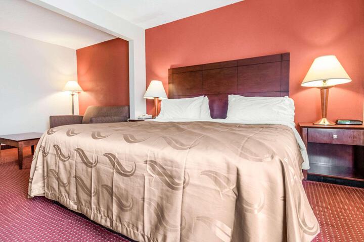 1 King Bed (3 of 17)