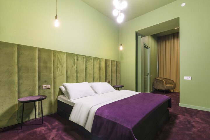 Room 5 of 9