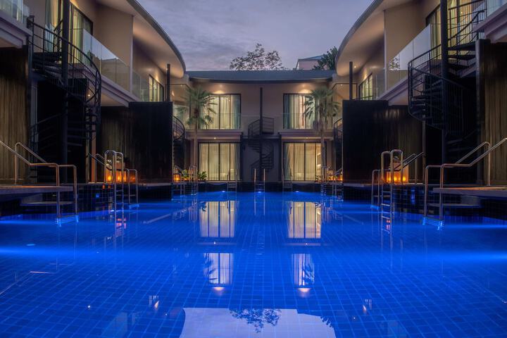Pool 21 of 35