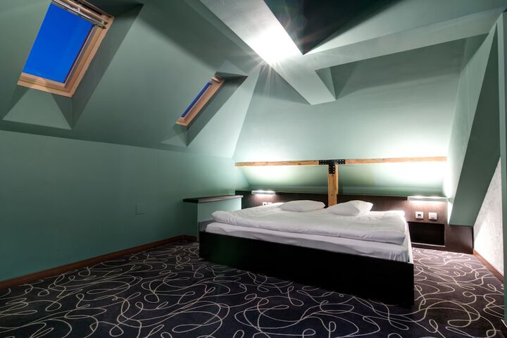 Room 42 of 144