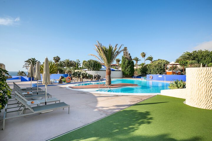 Hotel Pool