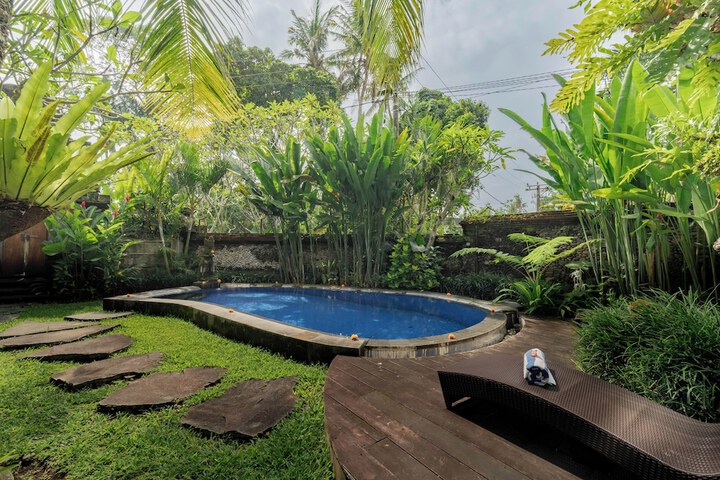 Hotel Pool