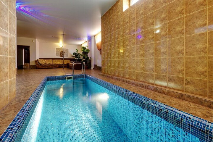 Hotel with Pool