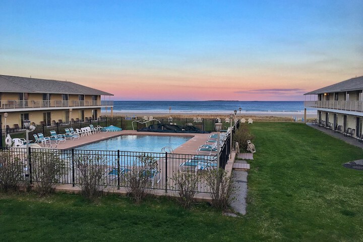 Photo of Friendship Oceanfront Suites Pool