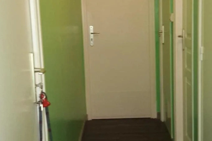 Room 12 of 18