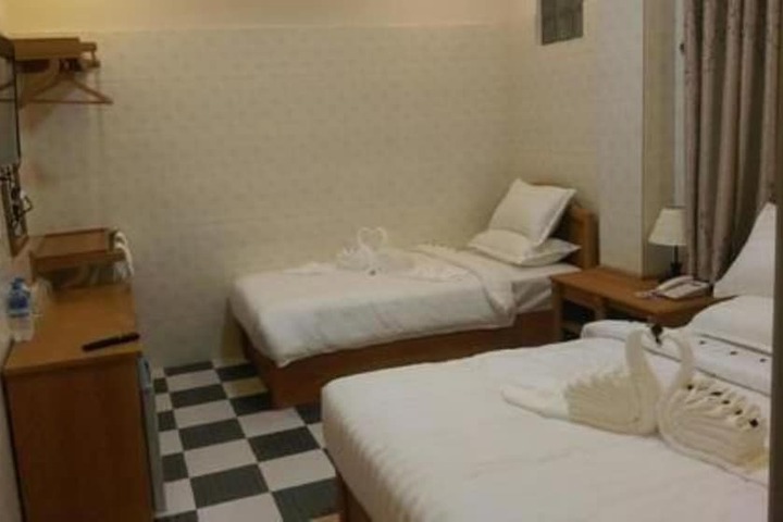 Room 8 of 18