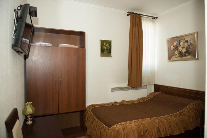 ACORN HOTEL