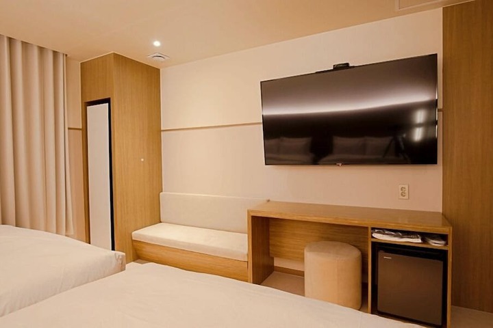 Room 30 of 74