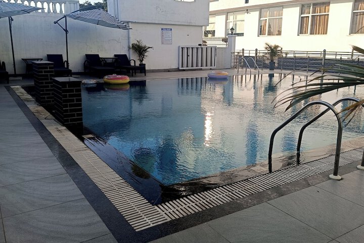 Pool 21 of 37