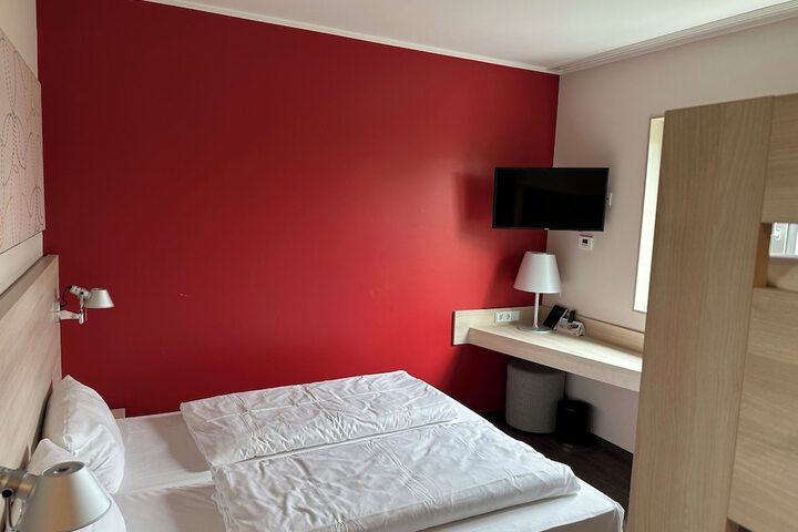 Room 10 of 23