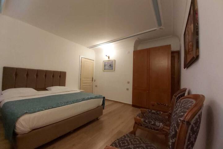 Room 28 of 115