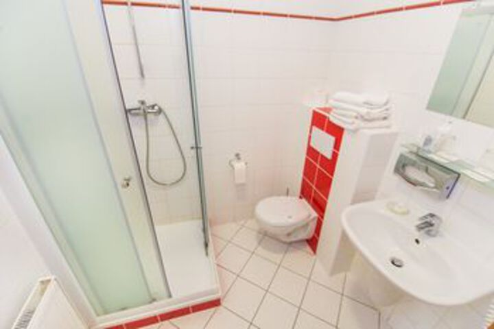 Room 10 of 37