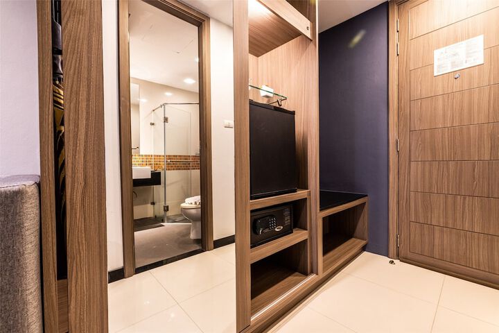 Room 9 of 52
