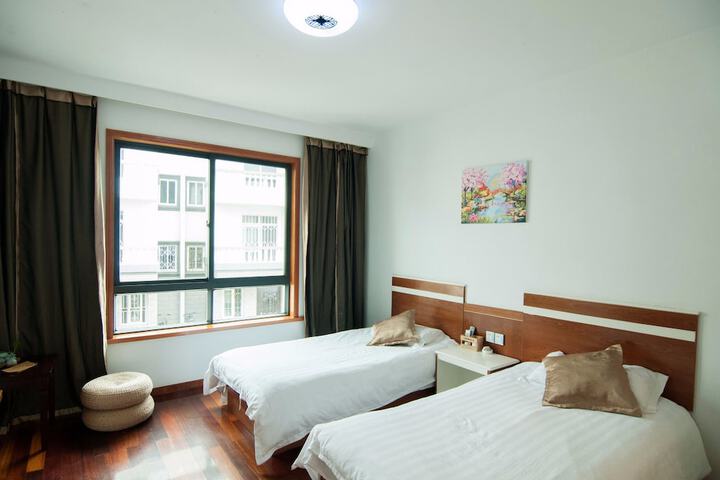 Room 3 of 32
