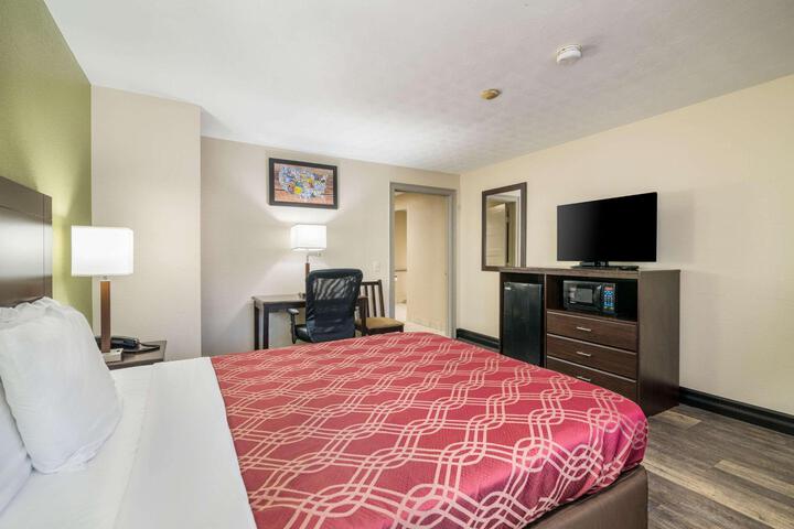 1 Queen Bed (45 of 46)