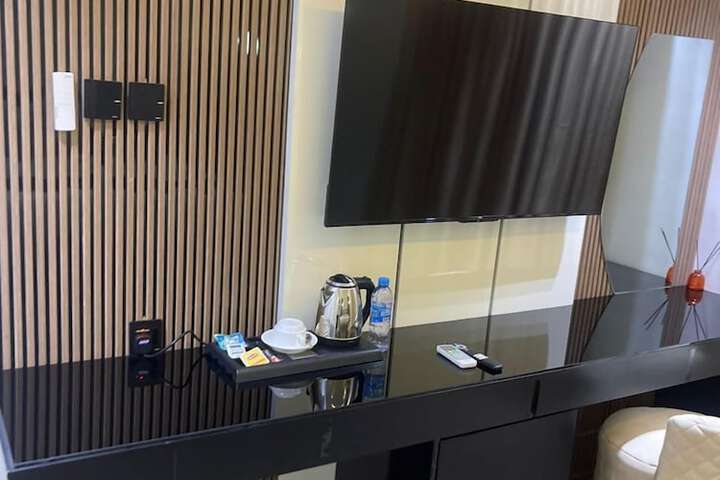 Room 14 of 21