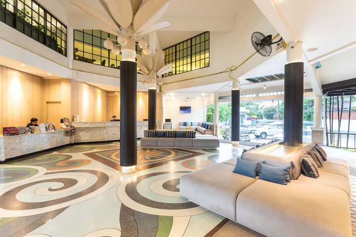 Entrance & Lobby