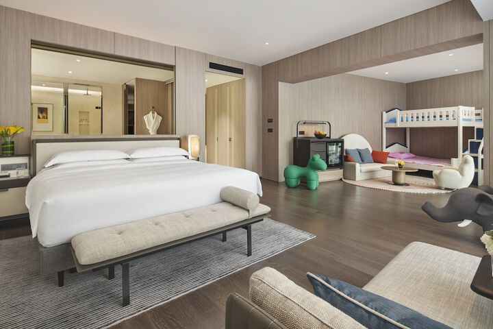 Room 18 of 175
