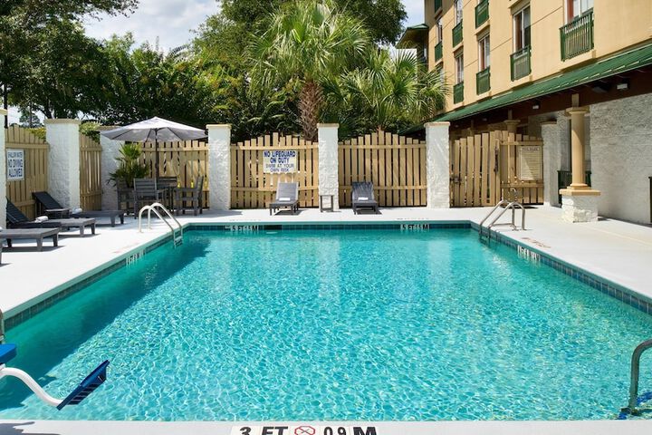 Pool Hotel