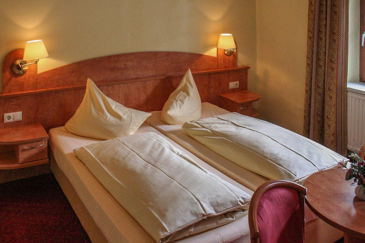 Room 4 of 5