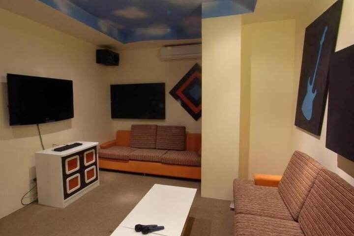 Room 18 of 48