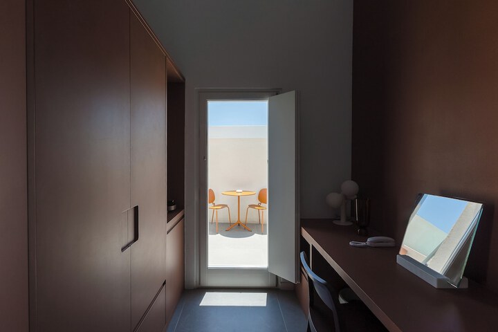 Room 53 of 171