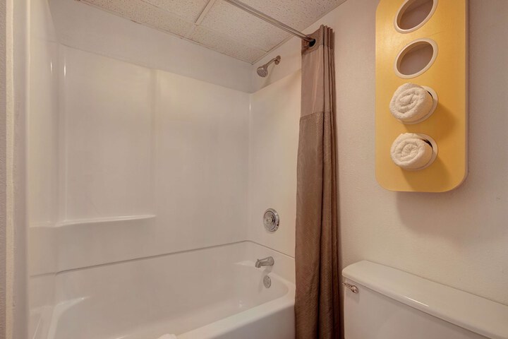 Room 18 of 25