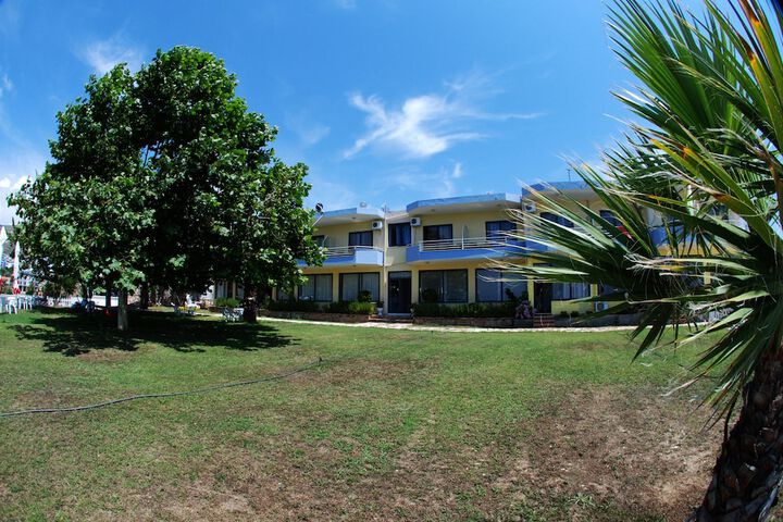 Hotel Exterior 68 of 86