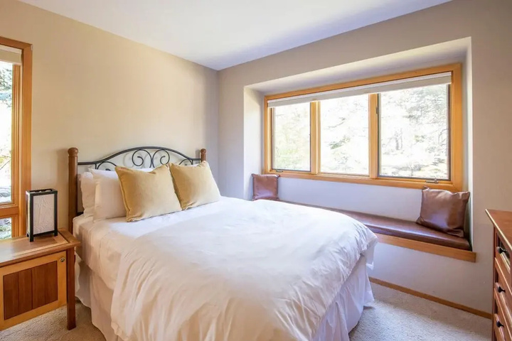Room 4 of 23