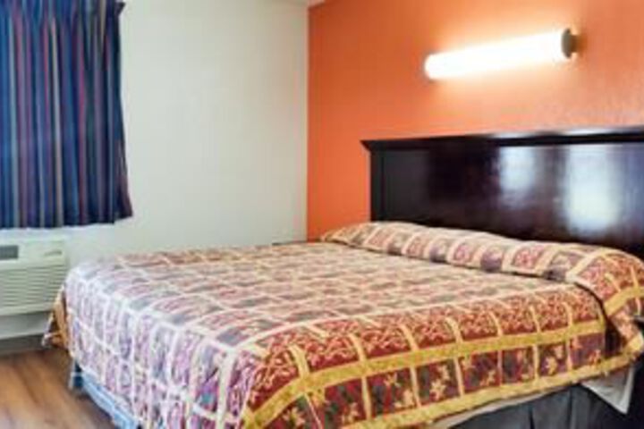Room 2 of 6