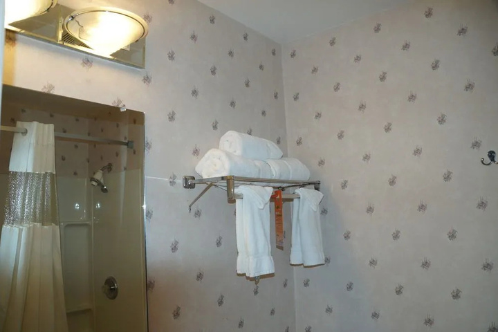 Room 9 of 20
