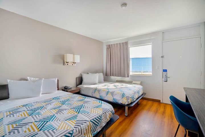 Deluxe Room 2 Double Beds Refrigerator, Microwave (4 of 8)