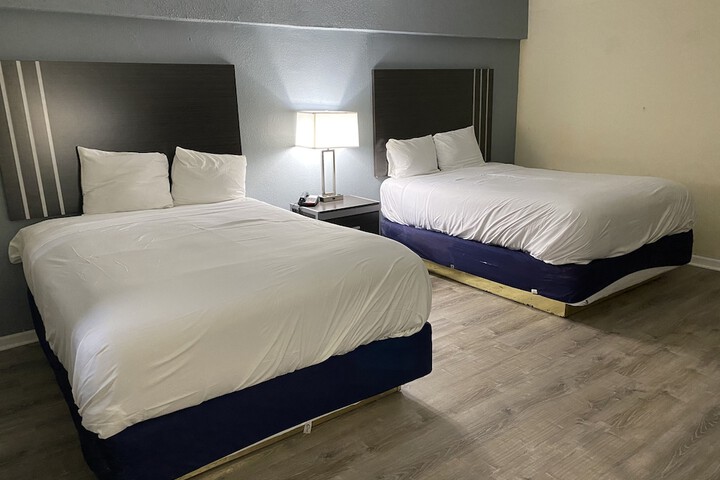 2 Queen Beds (24 of 41)