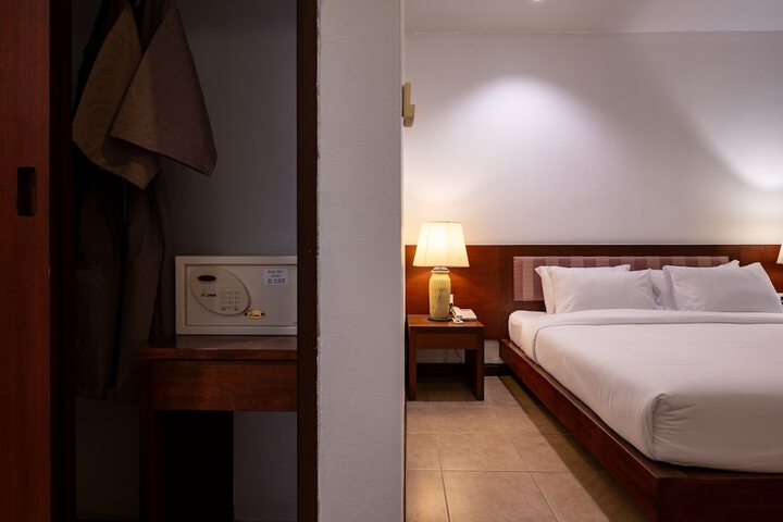 Room 3 of 31