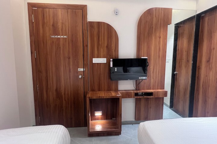 Room 12 of 34