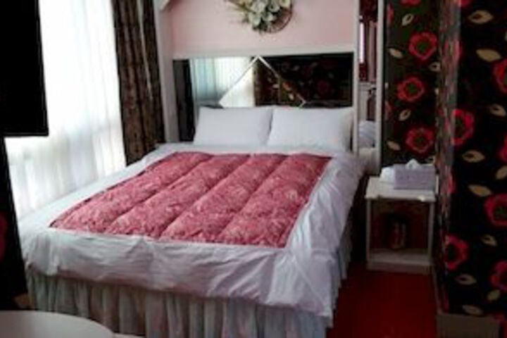 Room 49 of 80