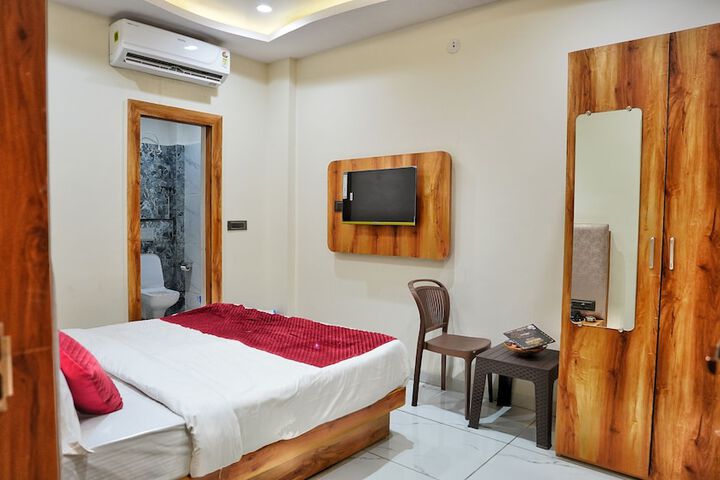 Room 8 of 32