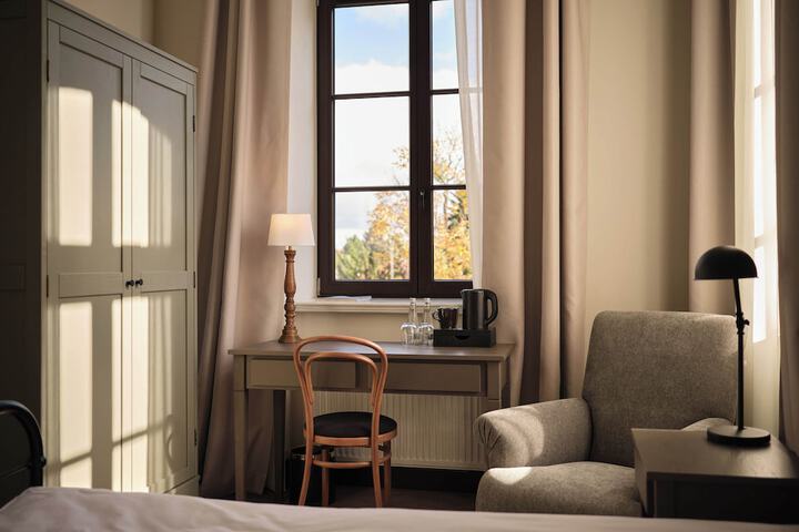 Room 17 of 46