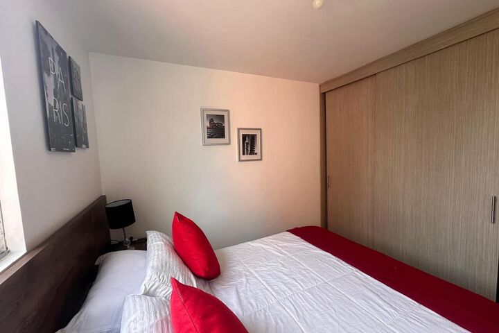 Room 8 of 12
