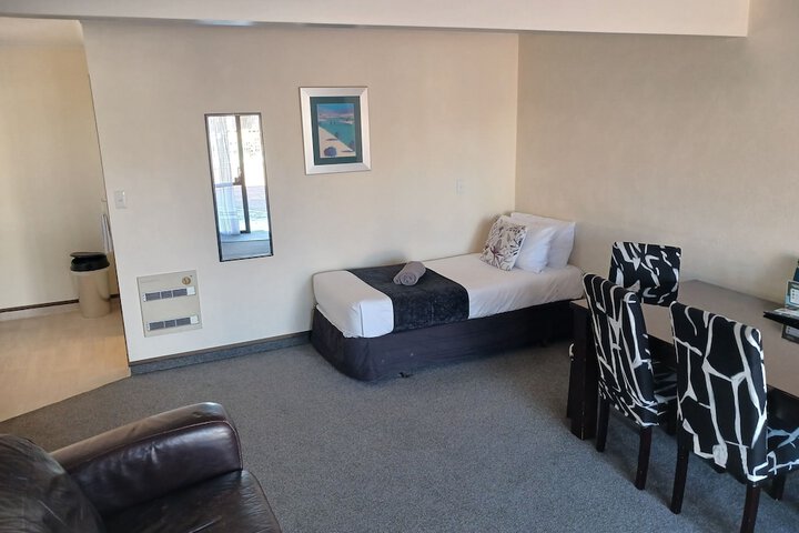 Room 27 of 120