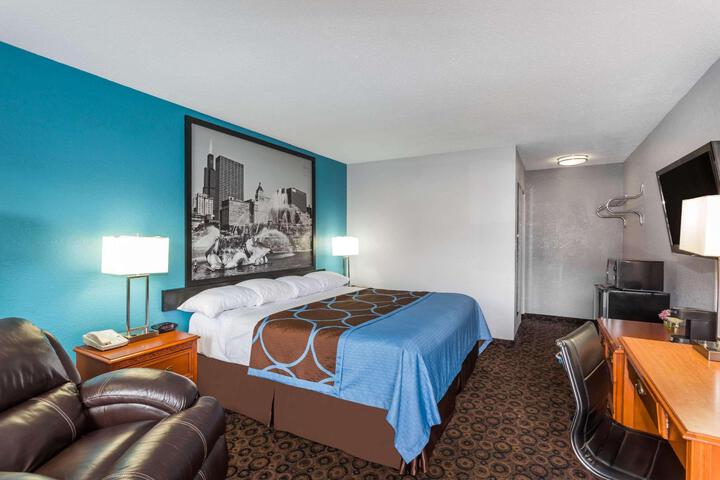 1 King Bed (4 of 15)
