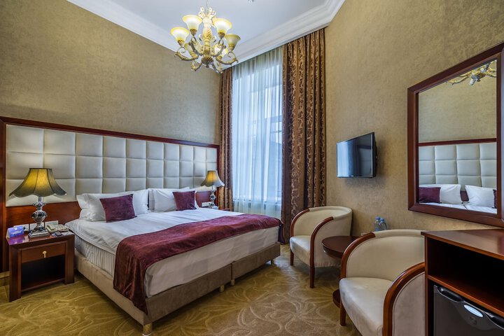 Room 12 of 96