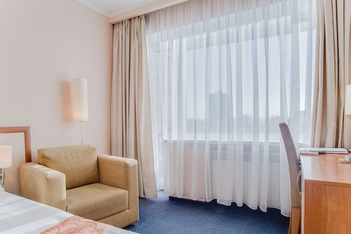 Room 12 of 48