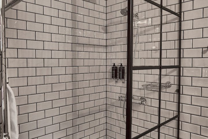 Room 34 of 100