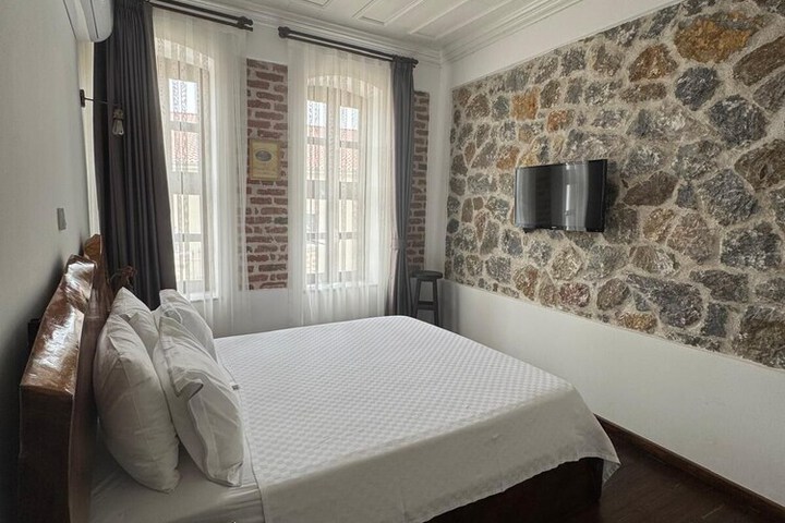 Room 10 of 34