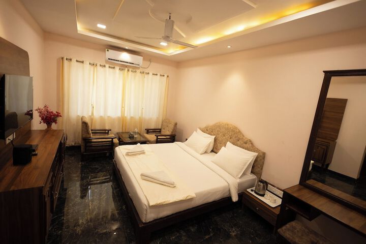 Room 12 of 37
