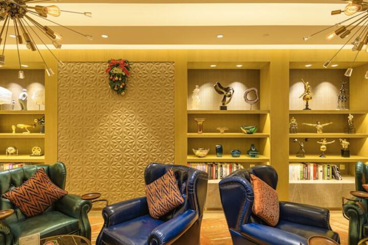 Lounge 95 of 142